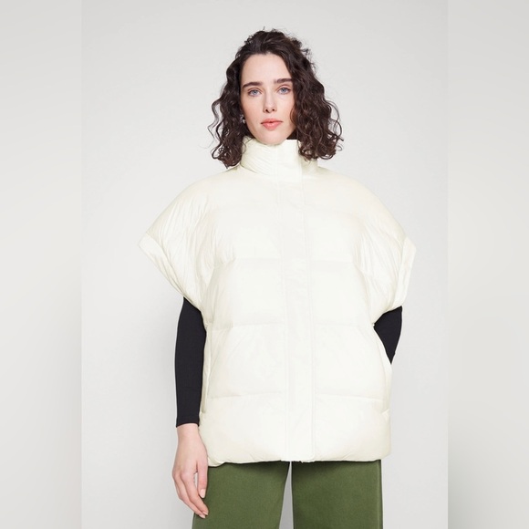 NEW UGG - Sydnee Reversible Puffer Vest - Picture 3 of 16